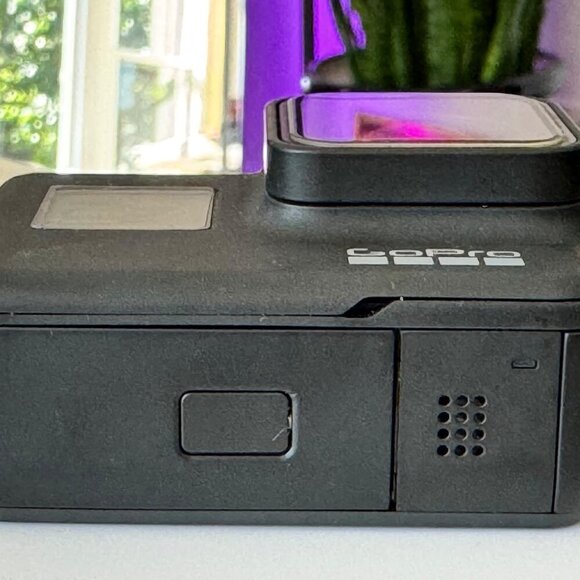 GoPro HERO7 Black 4K Waterproof Action Camera + Battery & Accessories Bundle - Picture 7 of 16